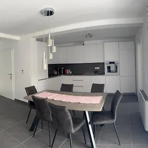  Apartment Lana