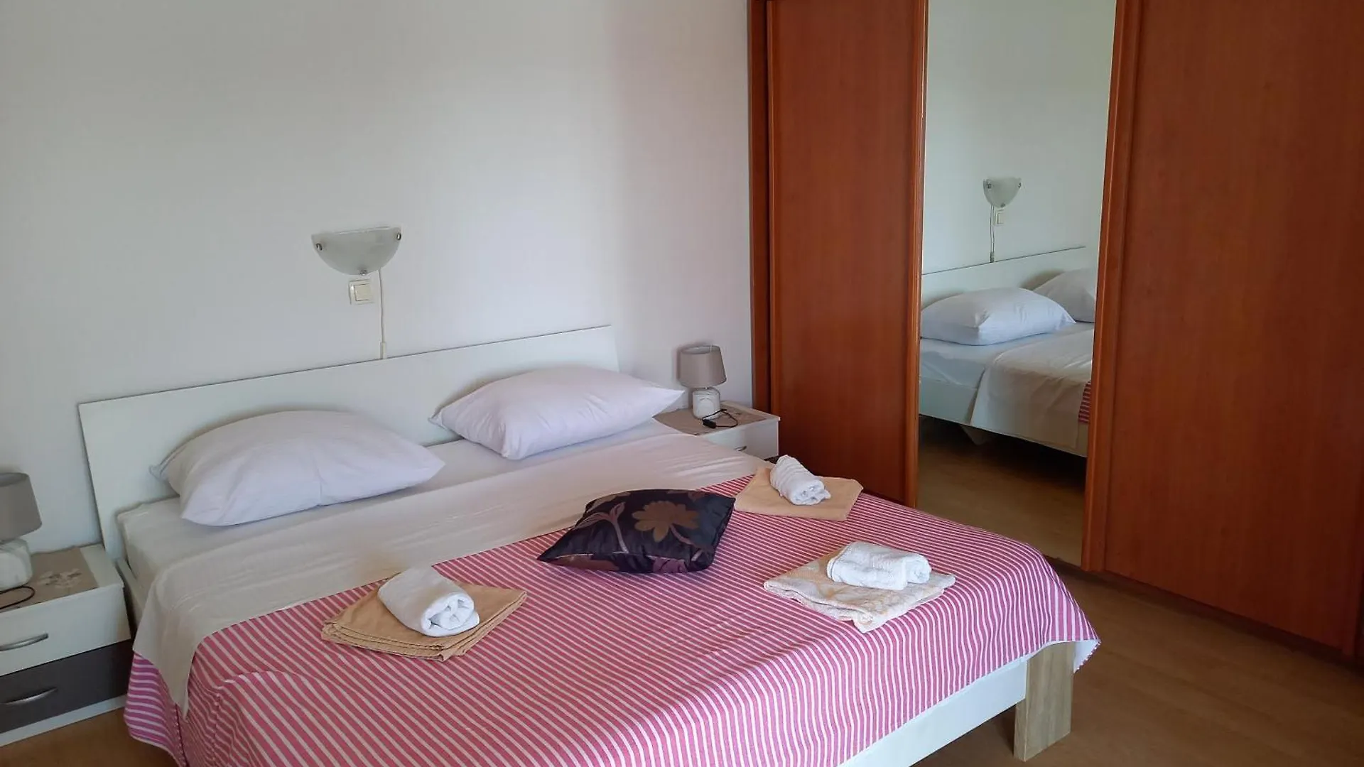 Apartments By The Sea Supetarska Draga - Gornja, Rab - 22719 Rab Town